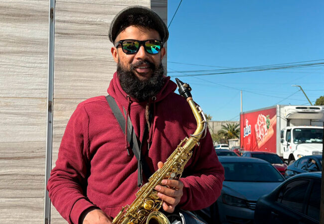 Jhasiel con su saxofón