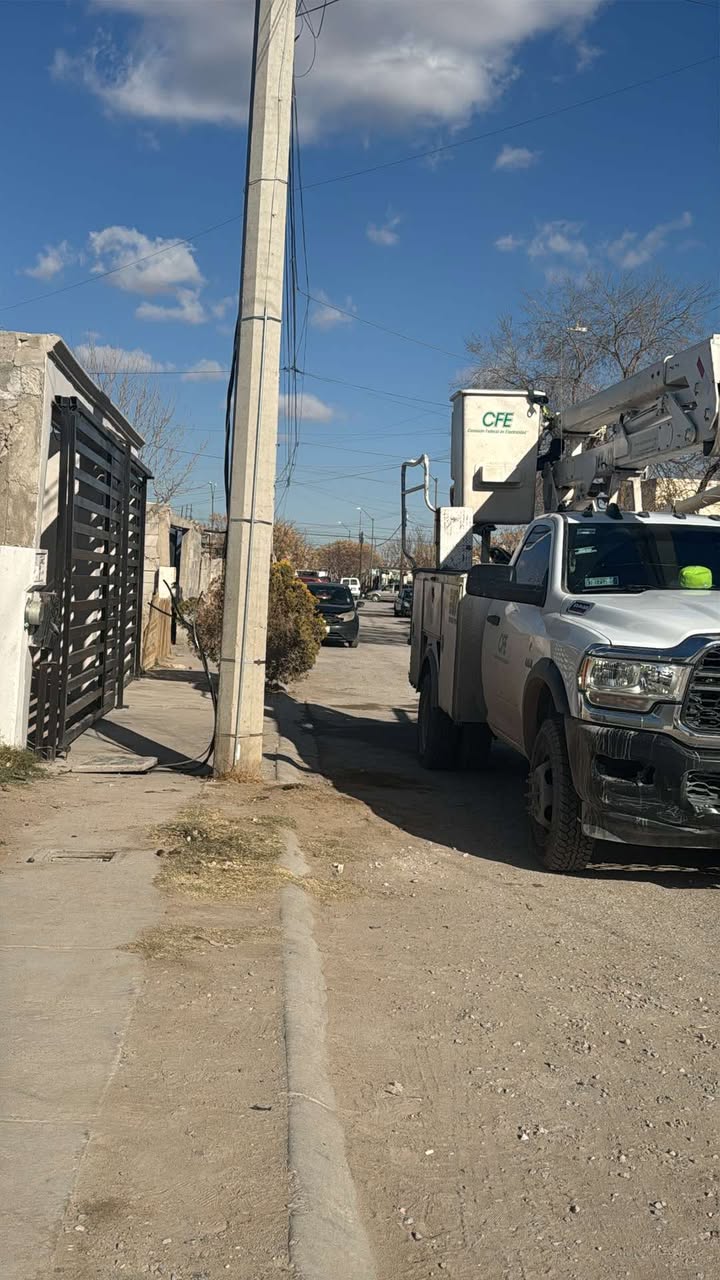 Vecinos enojados de Riveras retienen a empleados de la CFE - Juárez Digital